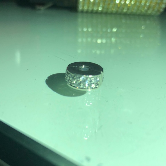 Pandora Shining Elegance Clip - Picture 2 of 3